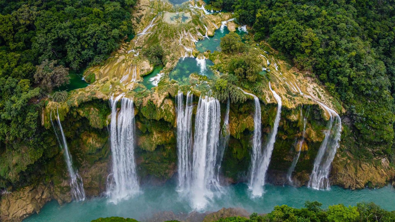 Tamul waterfall in the state of San Luis Potosí, Mexico (© Robert Harding World Imagery/Offset by Shutterstock)