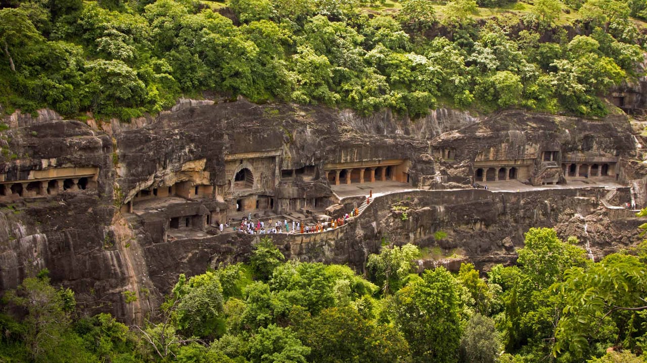 Aerial view of Ajanta Caves, Maharashtra (© www.victoriawlaka.com/Getty Images Plus)