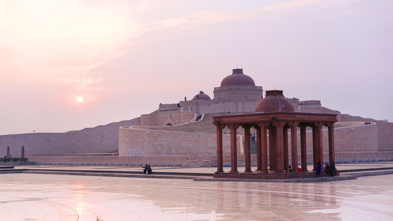 Multi-pillar canopy and main dome of the Ambedkar Stupa, Uttar Pradesh (© Amlan Mathur/Shutterstock)