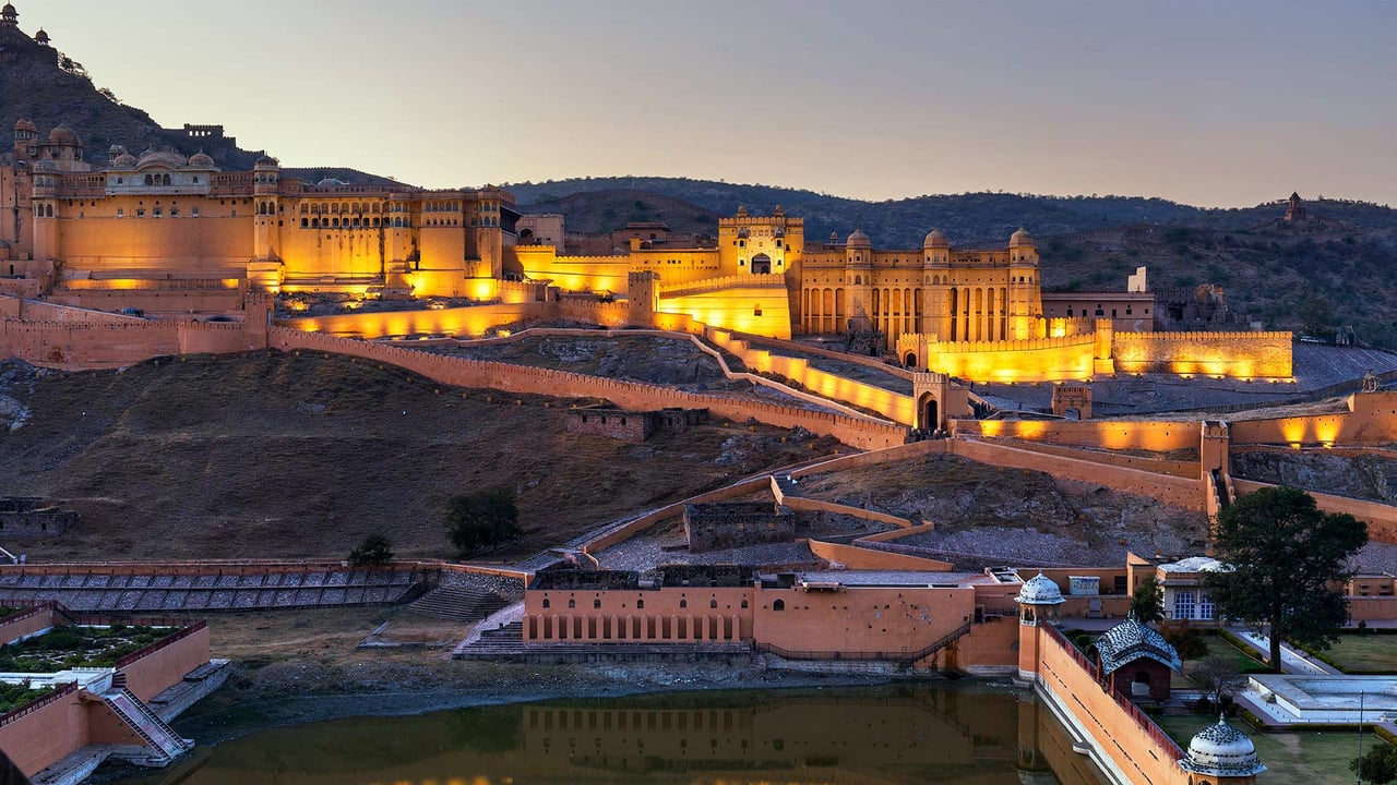 Amber Fort near Jaipur, Rajasthan (© Luigi Vaccarella/Sime/eStock Photo)