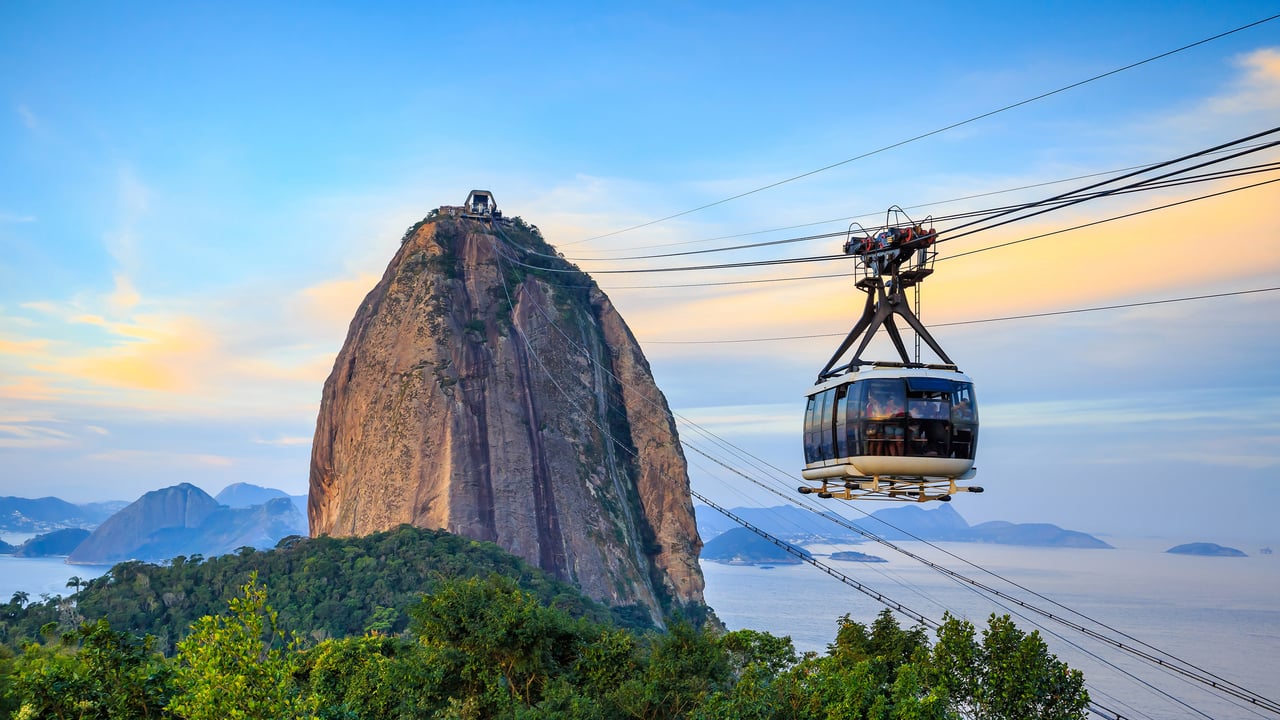 Cable car and Sugarloaf Mountain, Rio de Janeiro, Brazil (© f11photo/Shutterstock)