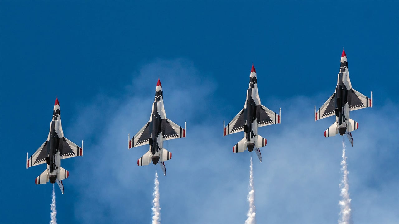 US Air Force Thunderbirds perform over Hampton, Virginia (© gmeland/Shutterstock)