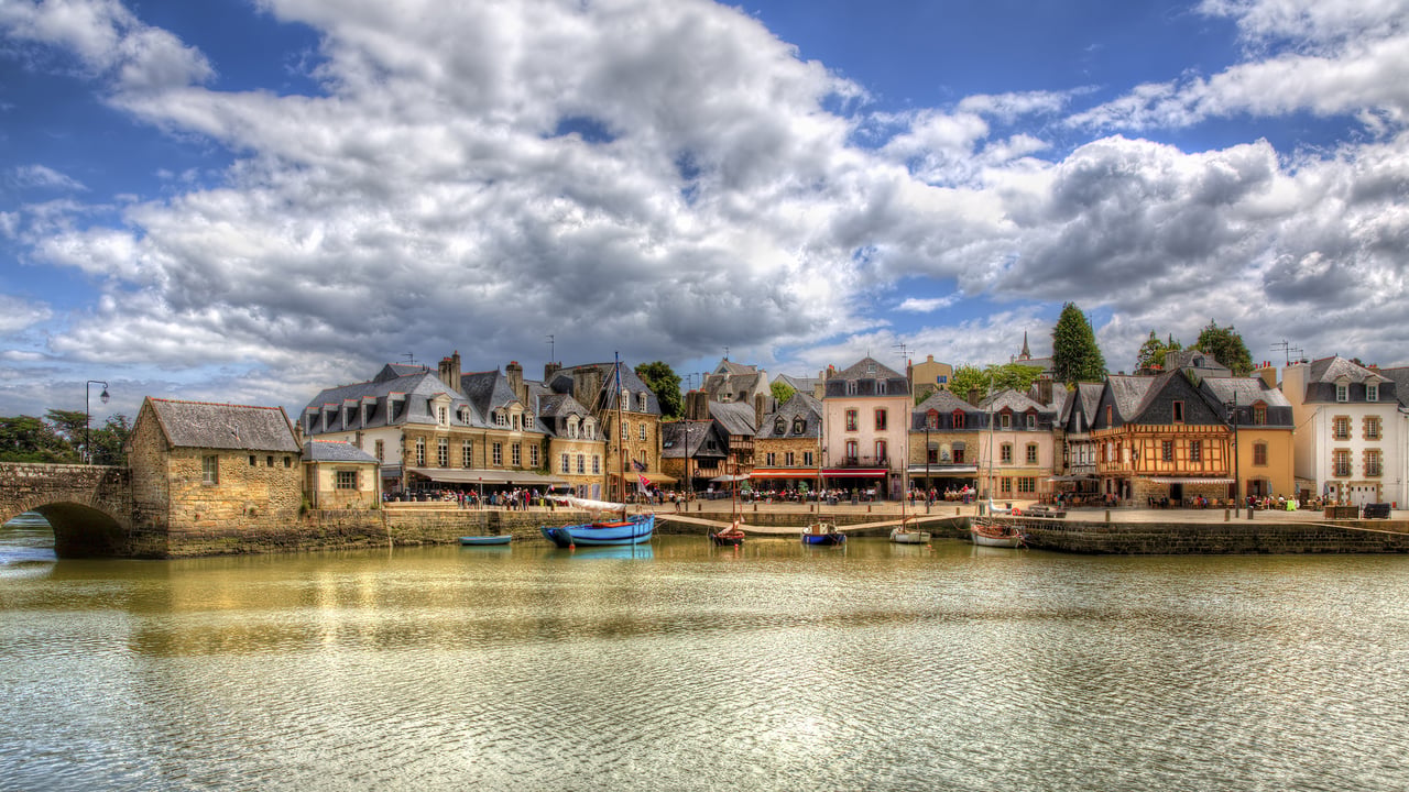 Port de Saint-Goustan, Auray, Brittany, France (© Rolf E. Staerk/Shutterstock)