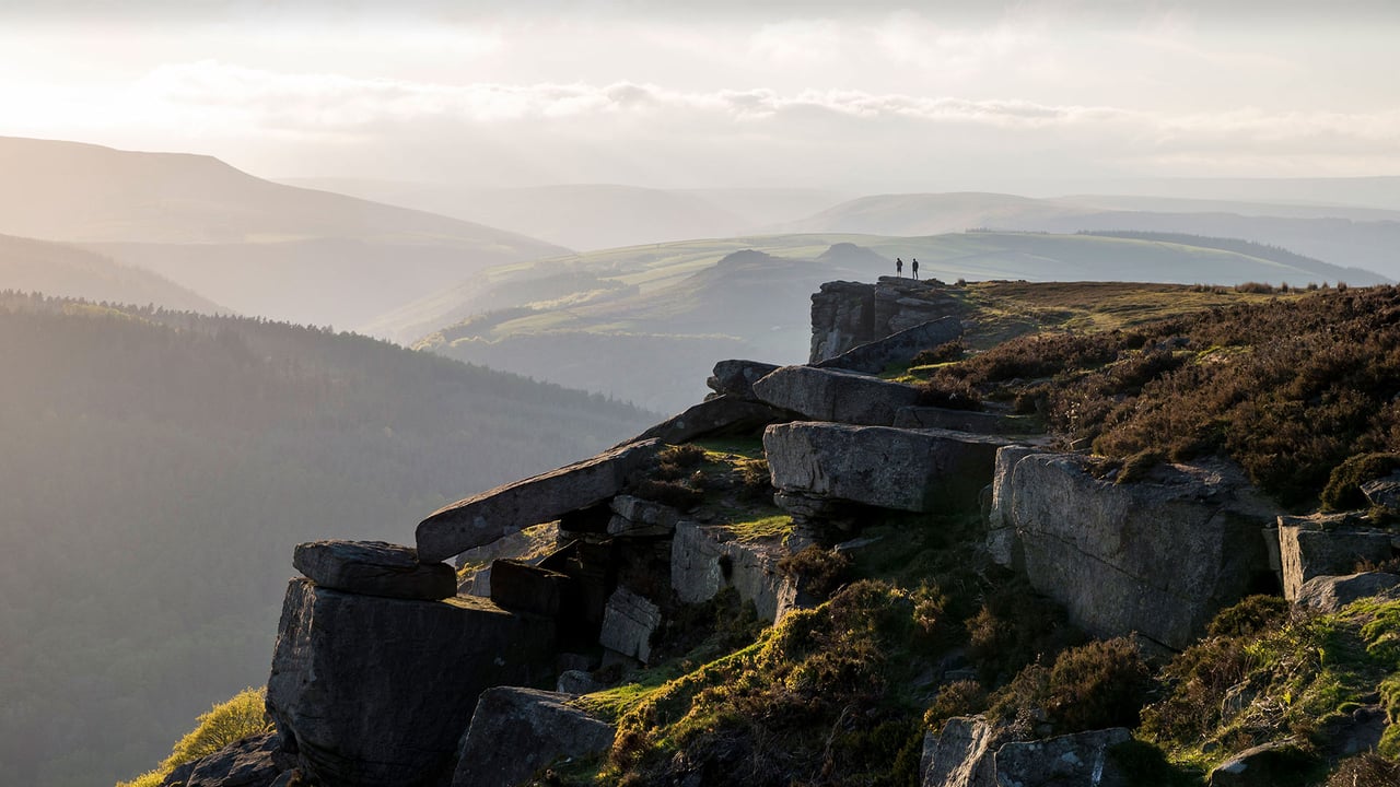 Bamford Edge, Peak District National Park, Derbyshire, England (© R A Kearton/Moment Open/Getty Images)