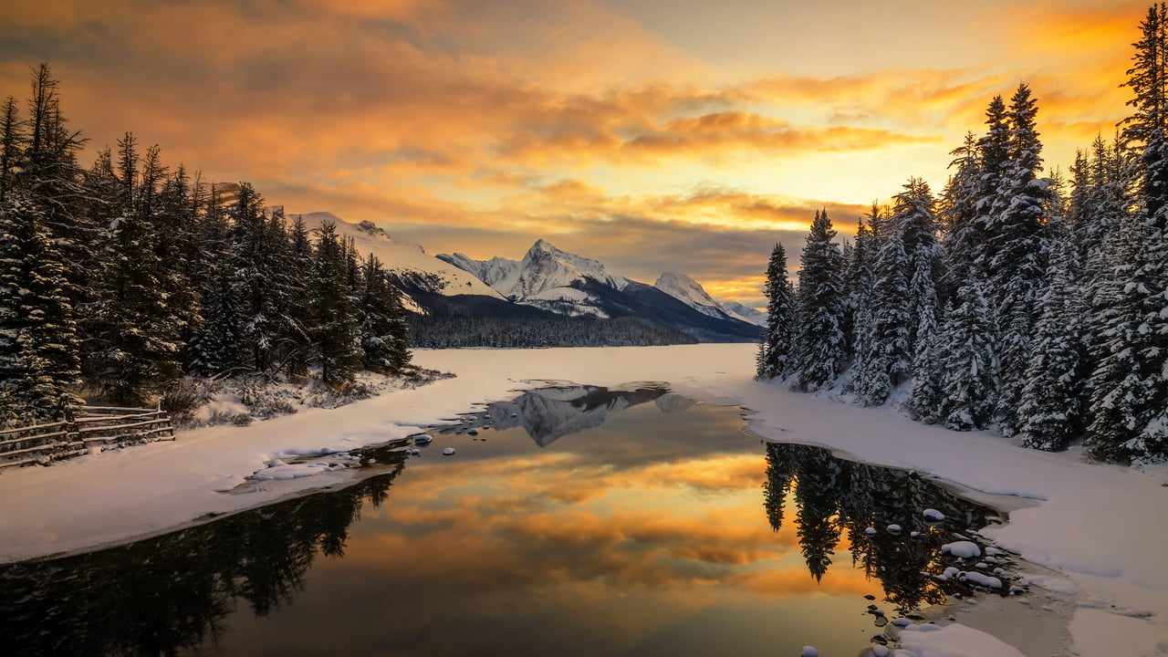 Scenic view of lake by snowcapped mountains in Banff, Alberta (© Herbert Rong/Getty Images)
