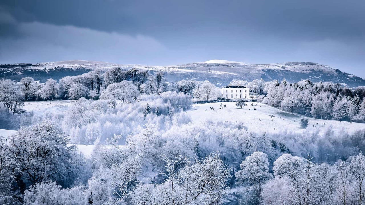Families play on the snow-covered slopes at Barnett Demesne Park, Belfast, Northern Ireland (© Stephen Barnes/Alamy)