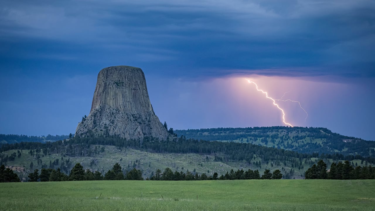 Monumento Nacional da Torre do Diabo, Wyoming, EUA (© Laura Hedien/Getty Images)