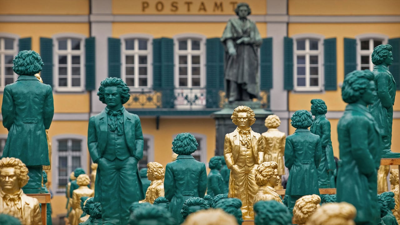 Ludwig van Beethoven sculptures and monument at the Münsterplatz, Bonn, Germany (© dpa/Alamy Live News)