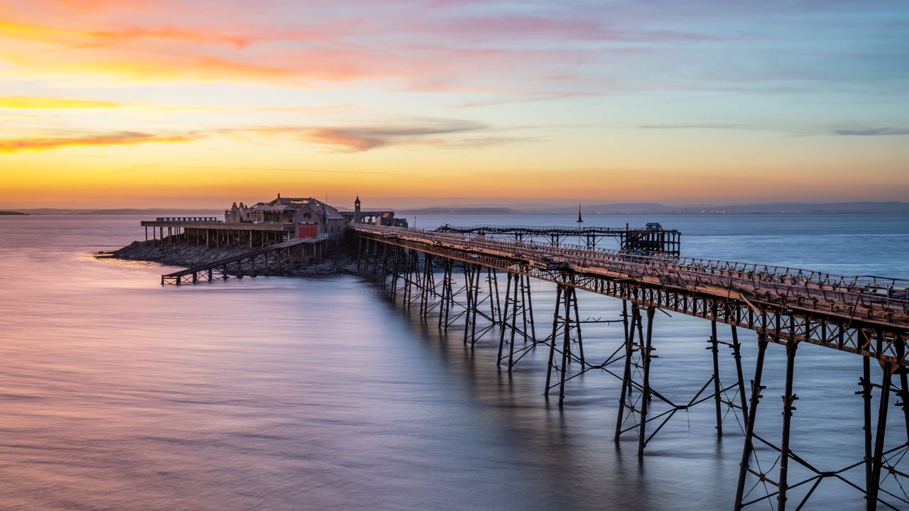 Birnbeck Pier on the Bristol Channel in Weston-super-Mare, England (© Stephen Davies/Adobe Stock)