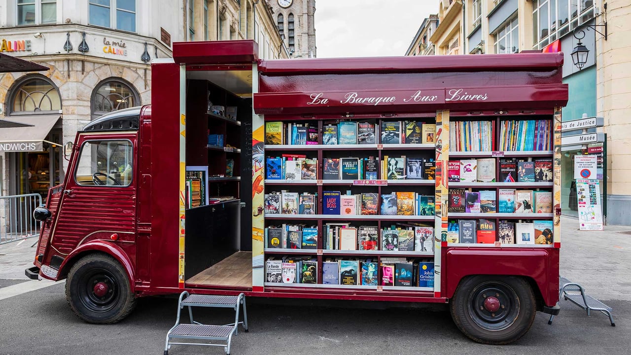 Librairie mobile à Douai, Picardie, France (© Findlay/Alamy Stock Photo)