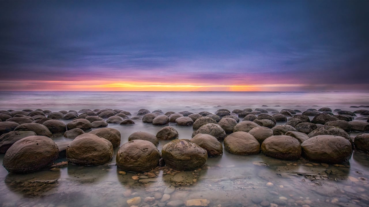 Sunset on Bowling Ball Beach, Mendocino County, California (© Melo Qiao/Getty Images)