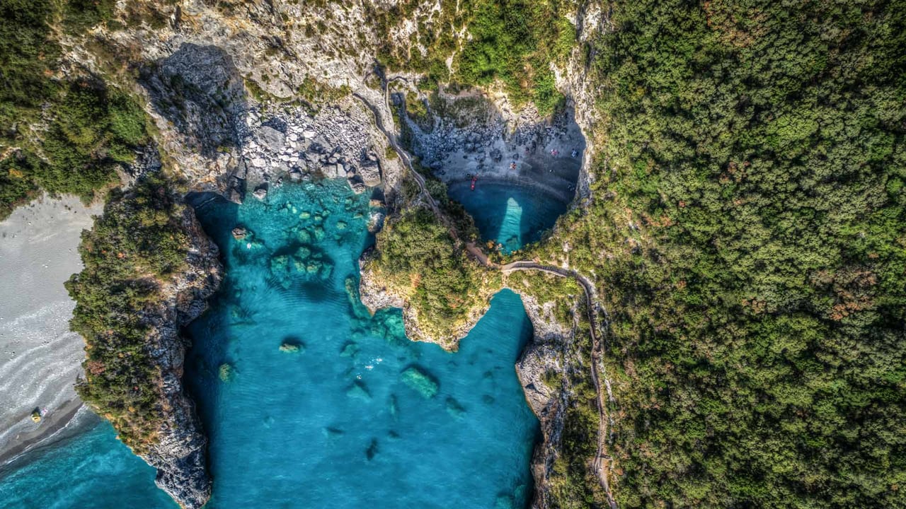 Plage d'Arco Magno, Calabre, Italie (© Alessio de Cicco/Getty Images)