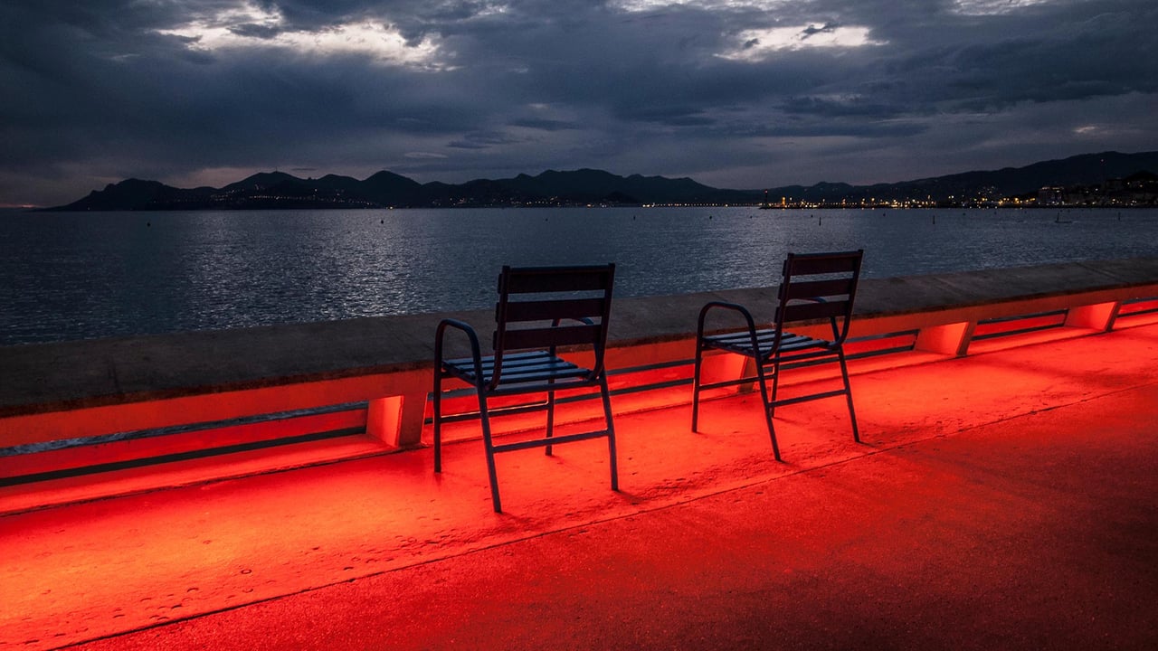 Deux chaises sur la croisette, Cannes (© BEAUMONT Frédéric/Alamy)