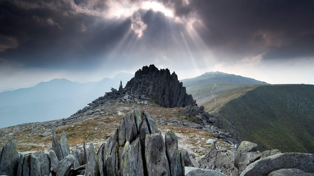 Castell y Gwynt, Snowdonia, Wales (© Alan Novelli/Alamy)