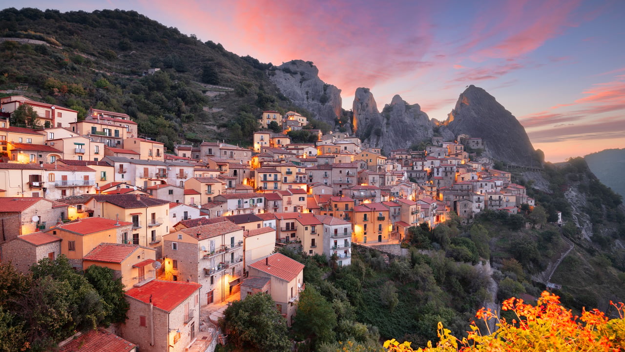 Castelmezzano, provincia di Potenza in Basilicata, Italia (© Sean Pavone/Getty Images)