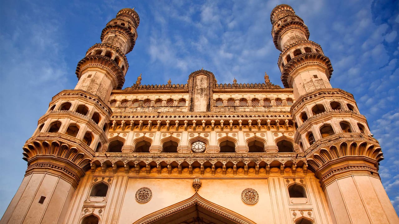 Low angle view of Charminar in Hyderabad, India (© Getty Images)