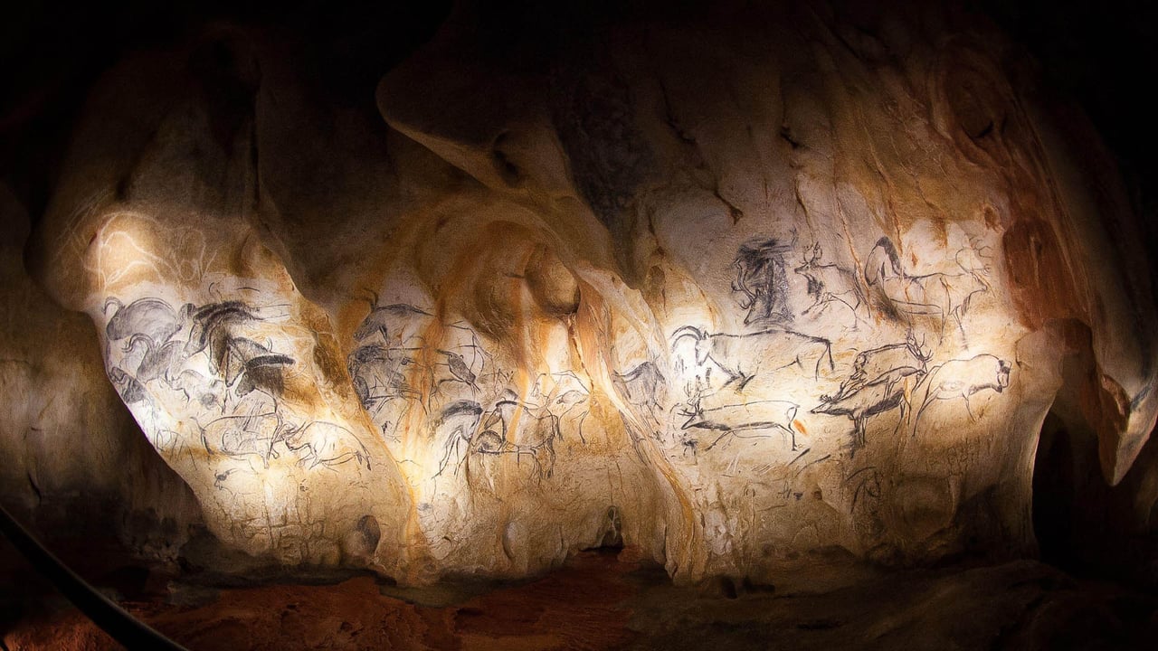 Reproductions fresques de la Grotte de Chauvet, Ardèche, France (© Abaca Press/Alamy Stock Photo)