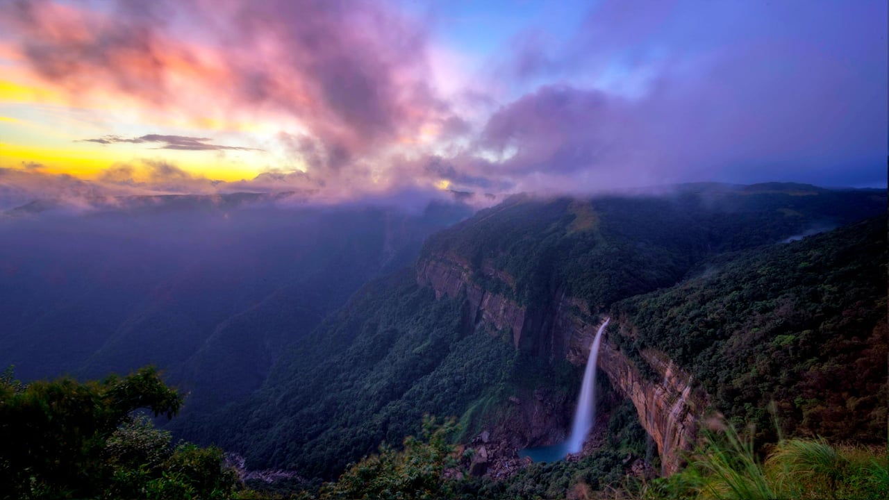 Nohkalikai waterfall, near Sohra, Meghalaya (© Amit Rane/Alamy Stock Photo)