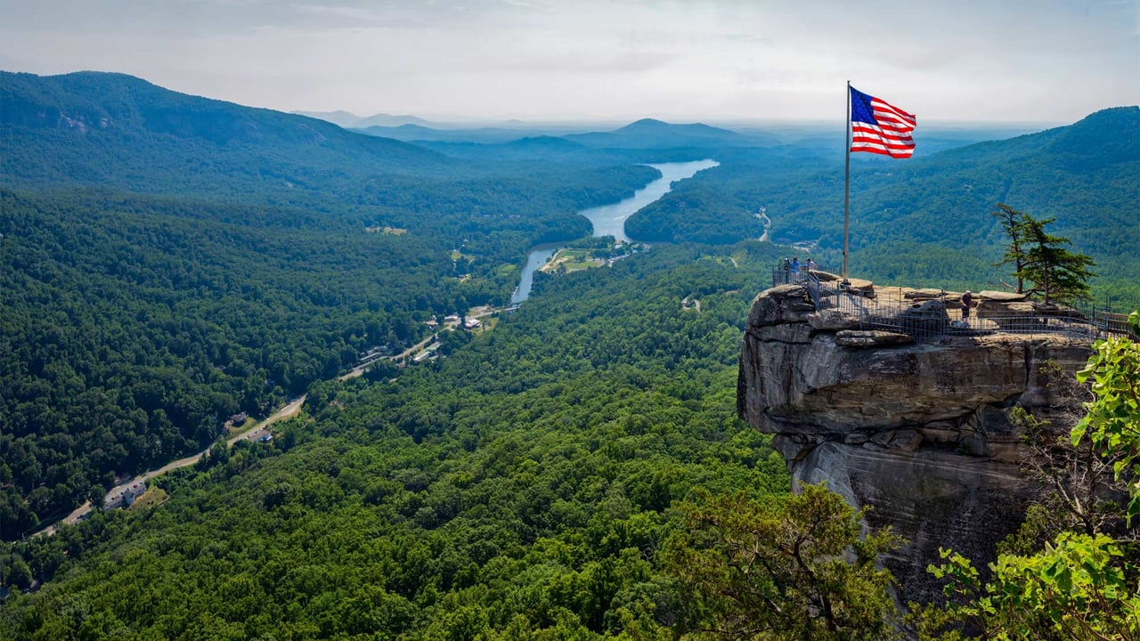 Chimney Rock State Park in North Carolina (© Seb Coursol/Getty Images)