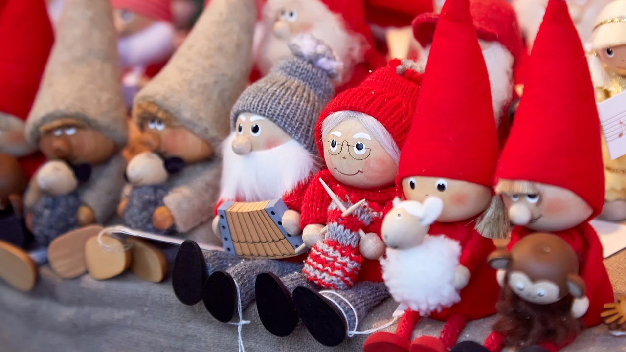 Lutins faits main sur un marché de Noël (© Veronika Seppanen/Shutterstock)