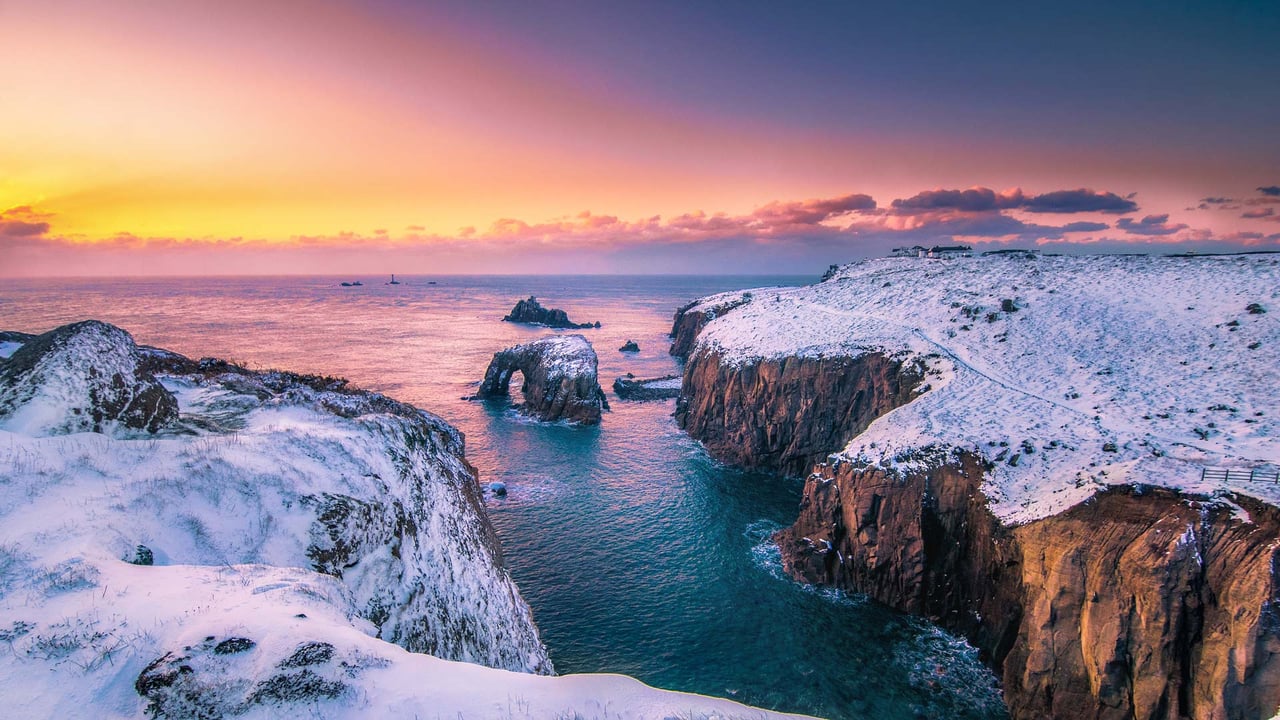 The Cornish Coast Path covered in snow, Land's End, Cornwall, England (© Josef FitzGerald-Patrick/Getty Images)