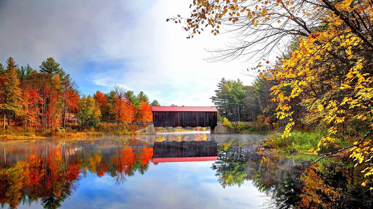 County Bridge in New Hampshire, USA (© Denis Tangney Jr/E+/Getty Images)