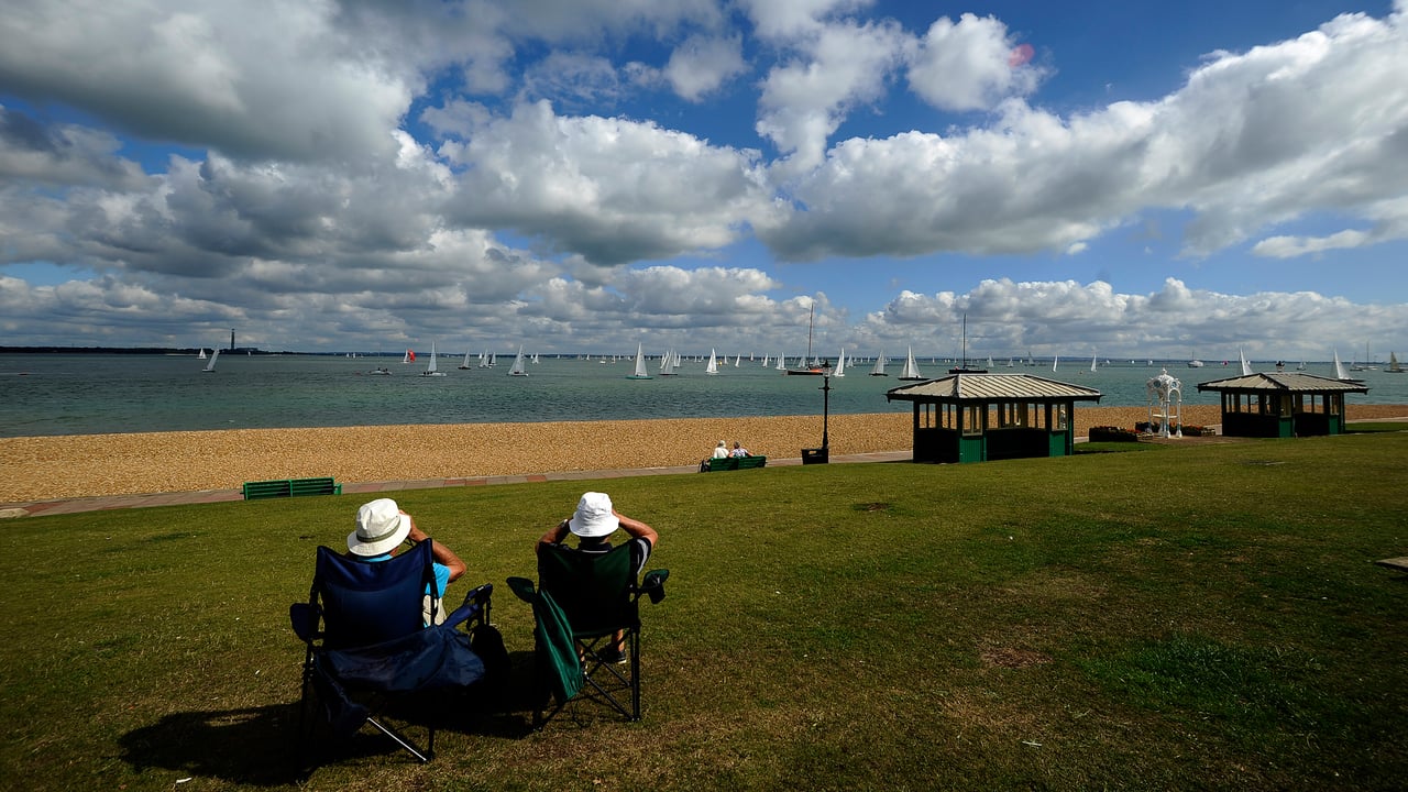 Spectators at Cowes Week 2013 in Cowes, Isle of Wight (© Alan Crowhurst/Getty Images)