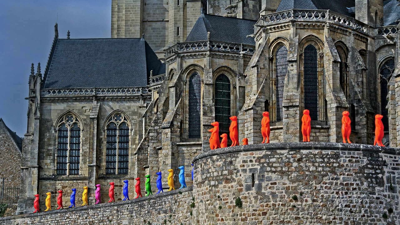 Cracking Art installation at Le Mans Cathedral in 2015, France (© Michel GILE/Gamma-Rapho via Getty Images)