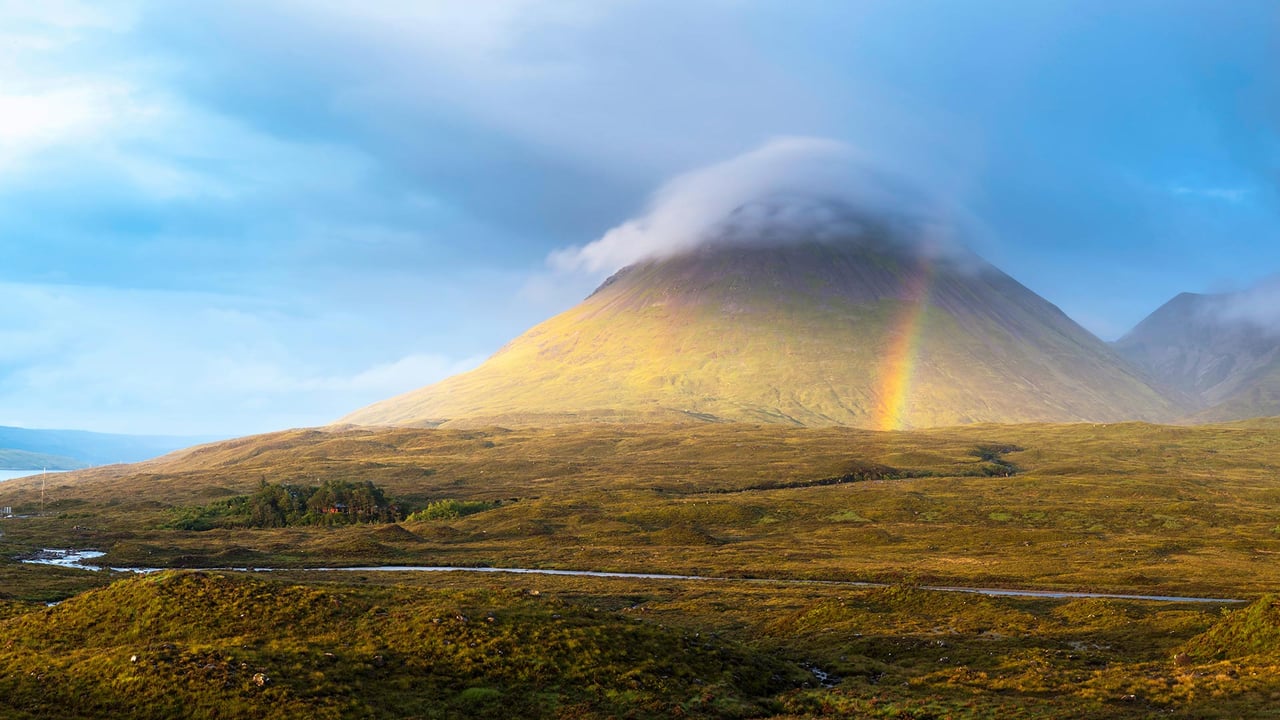 Misty peak of Glamaig, Red Hills, Isle of Skye (© fotoVoyager/Getty Images)