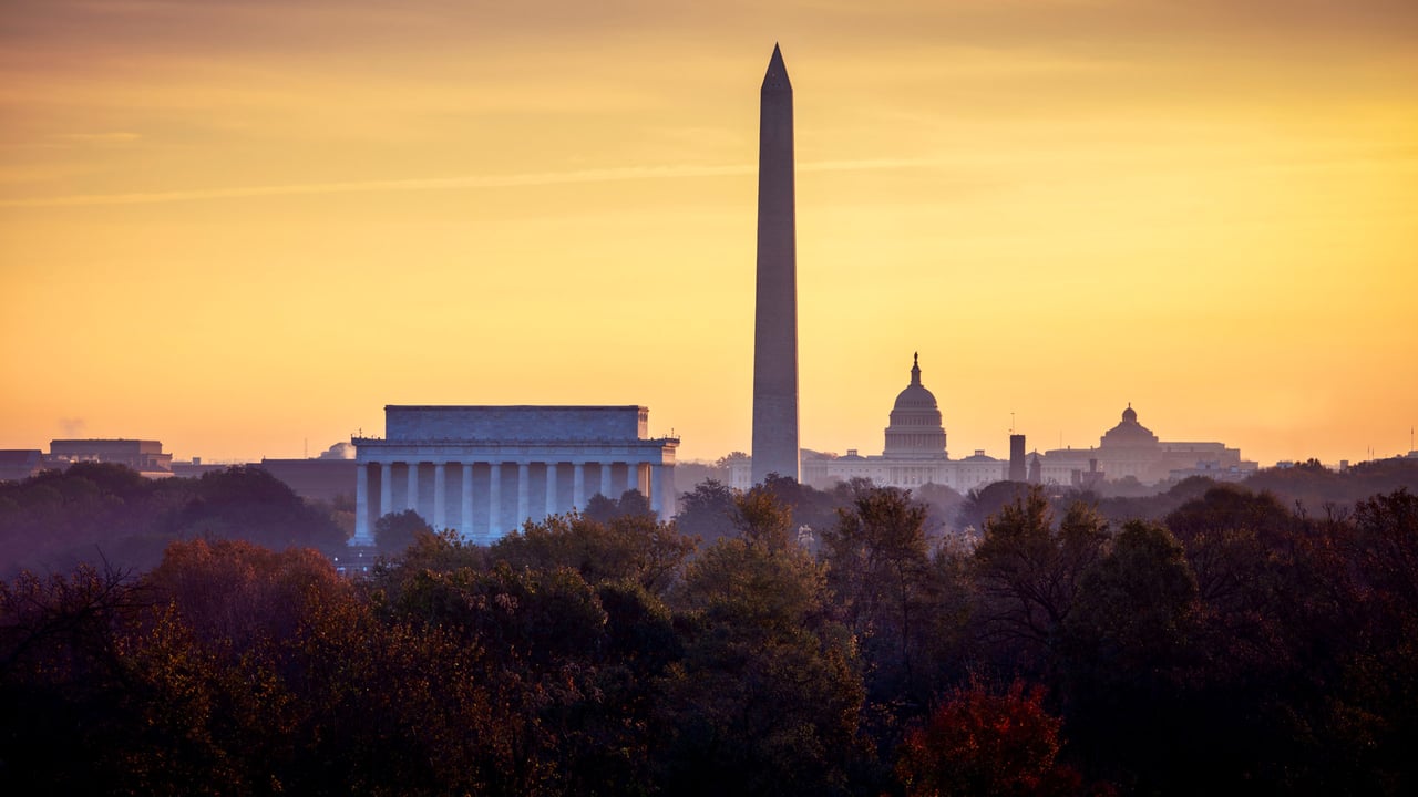 Autumn sunrise over the National Mall, Washington, DC (© WLDavies/iStock/Getty Images Plus)