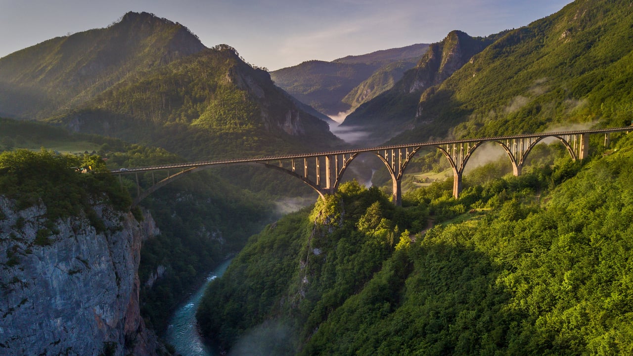 Đurđevića Tara Bridge in Montenegro (© Hike The World/Shutterstock)