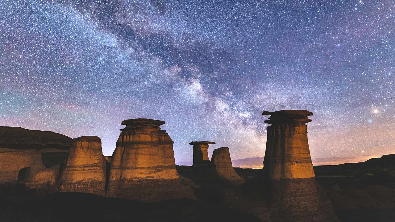 Milky-way over hoodoo rock formations in the Canadian badlands, Drumheller, Alta. (© Felis Images/Minden Pictures)