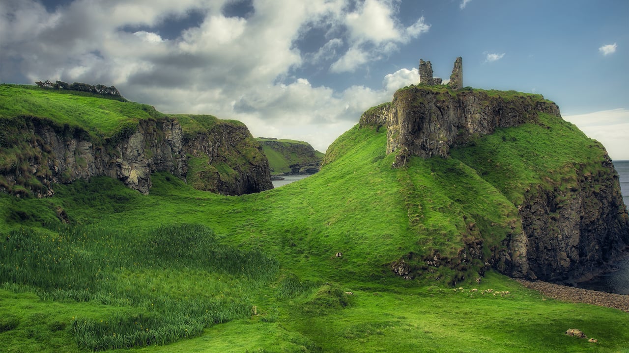 Ruins of Dunseverick Castle, County Antrim, Northern Ireland (© Krzysztof Rogalski/Getty Images)
