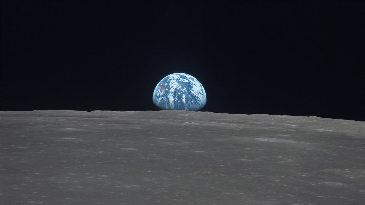 Earthrise across Mare Smythii on the moon (© Image Science and Analysis Laboratory, NASA-Johnson Space Center)
