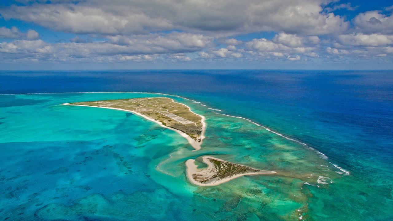 Eastern Island and Spit Island, Midway Atoll (© Ian Shive/Tandem Stills + Motion)