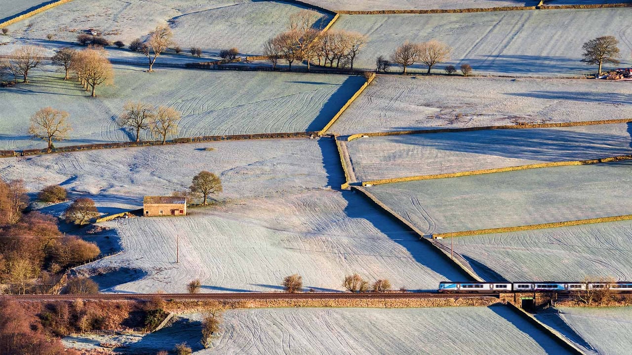 Vale of Edale, Peak District, England (© John Finney/Getty Images)