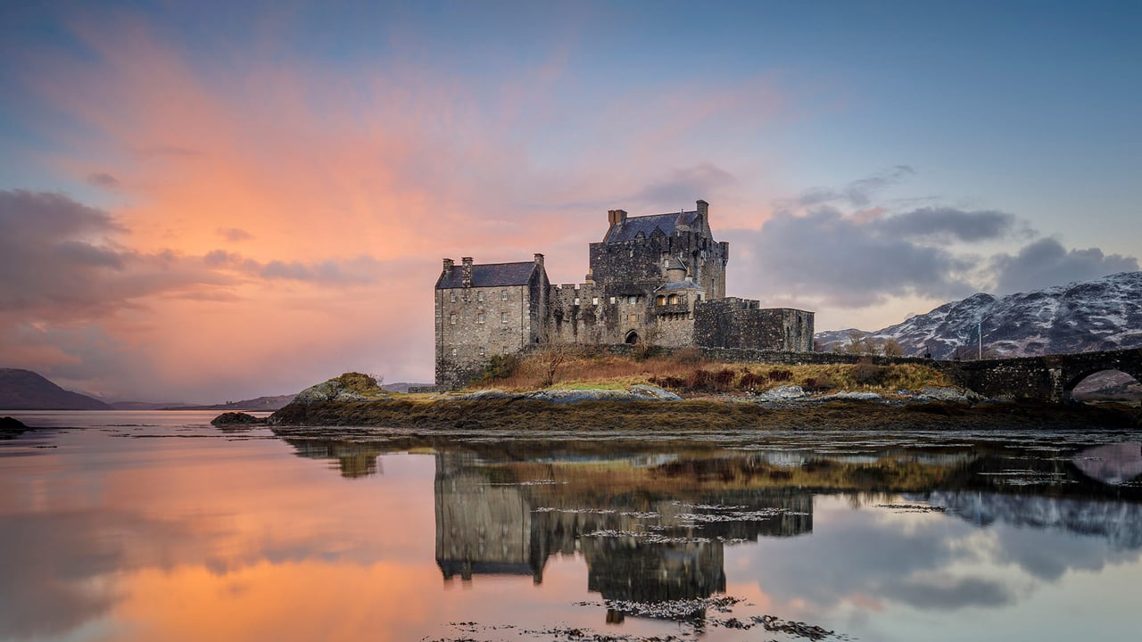 Eilean Donan Castle, Highlands, Scotland (© VisualCommunications/Getty Images)