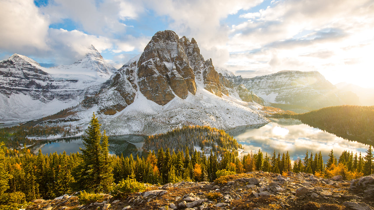 Fall foliage in Mount Assiniboine Provincial Park, British Columbia (© Mitch Pittman/TANDEM Stills + Motion)