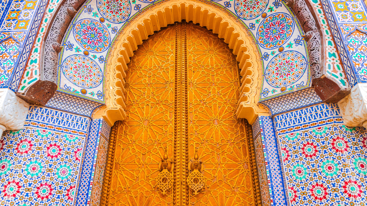 Decorated gate of the Royal Palace of Fez, Morocco (© cgst26/Shutterstock)
