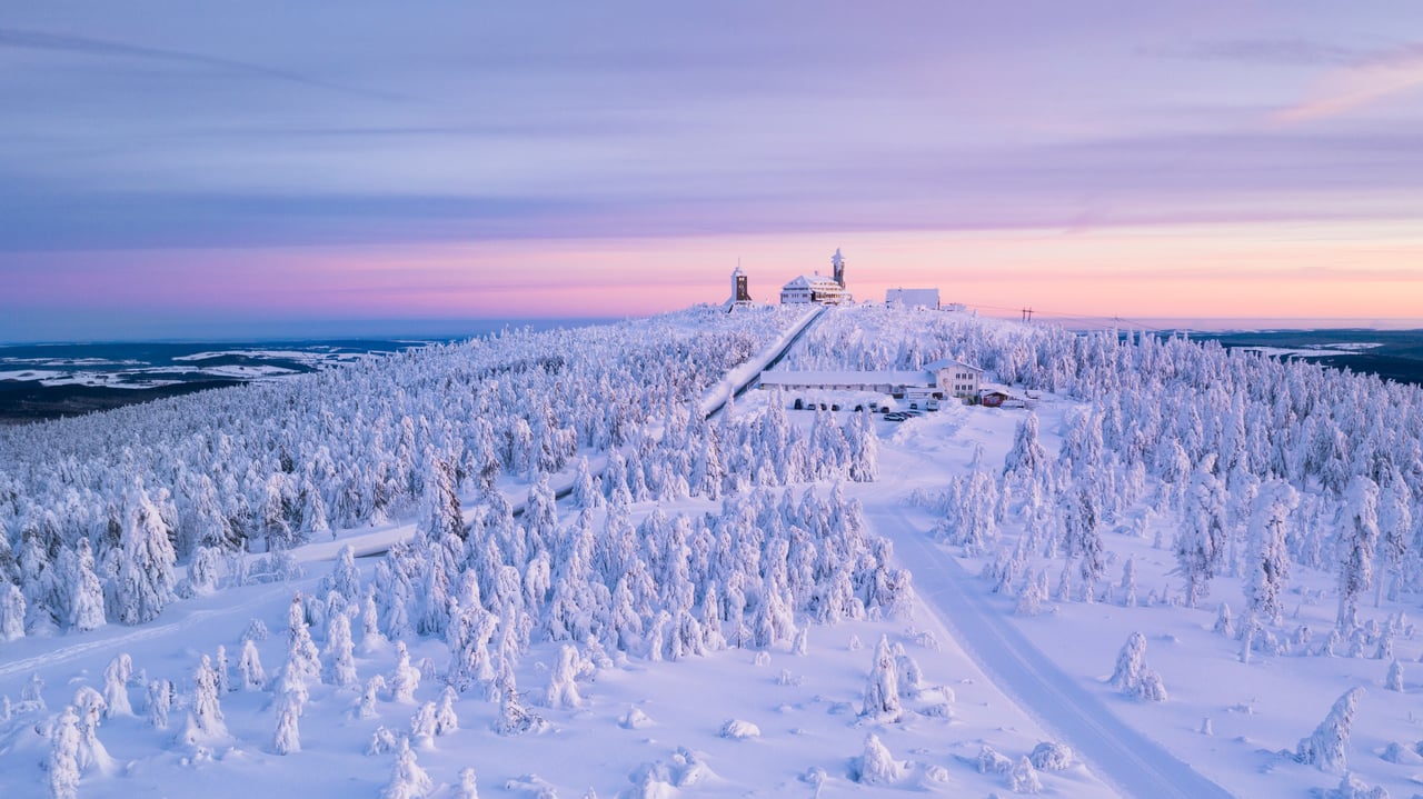 Weather Station and Fichtelberghaus Hotel on Fichtelberg Mountain (1214m), Oberwiesenthal, Ore Mountains, Erzgebirge, Saxony, Germany (© Cornelia Dorr/eStock Photo)
