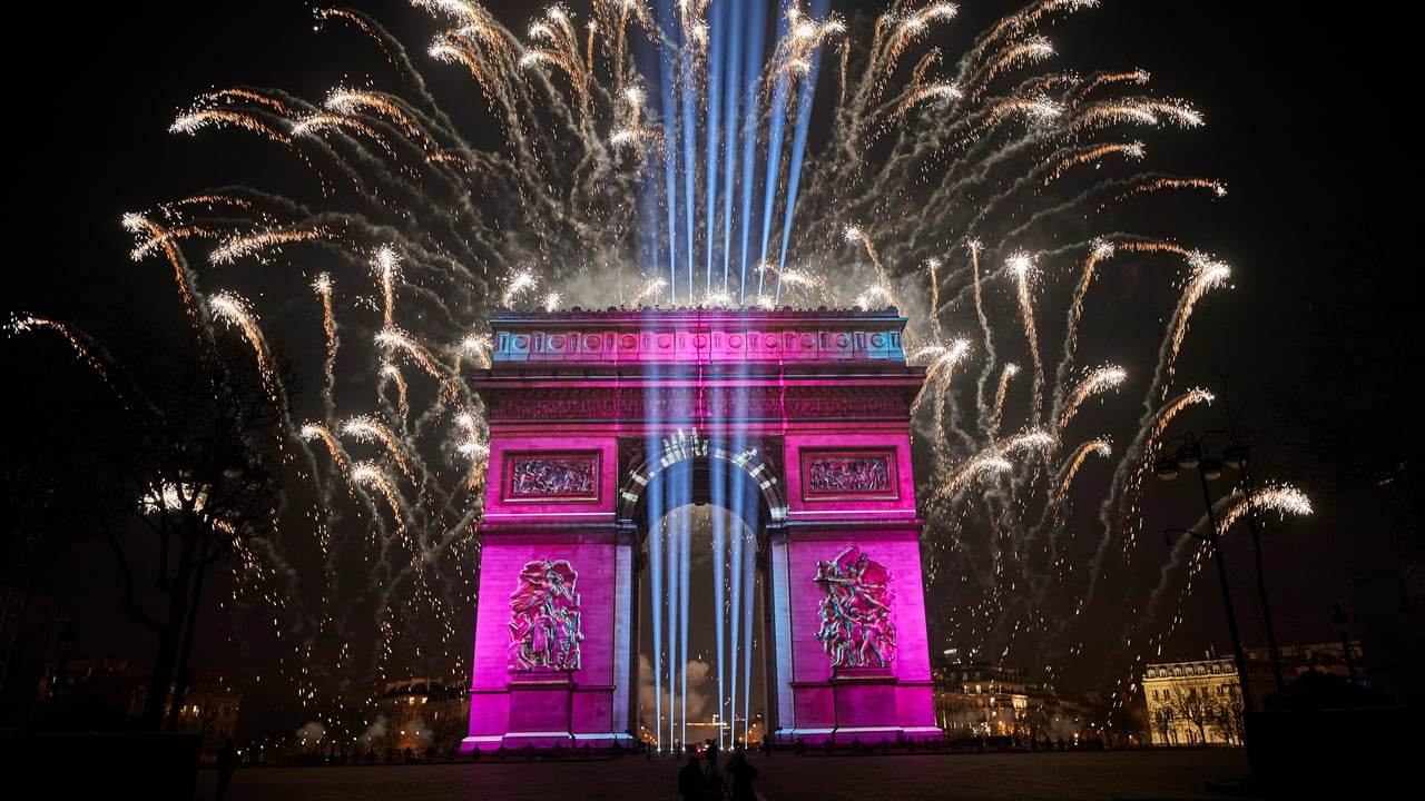 Le nouvel an à Paris, France (© Kiran Ridley/Getty Images)