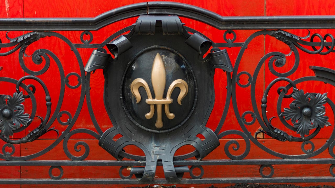 Fleur de Lis on a railing at Golden Square Mile, Montreal (© Keith Levit/Alamy Stock Photo)