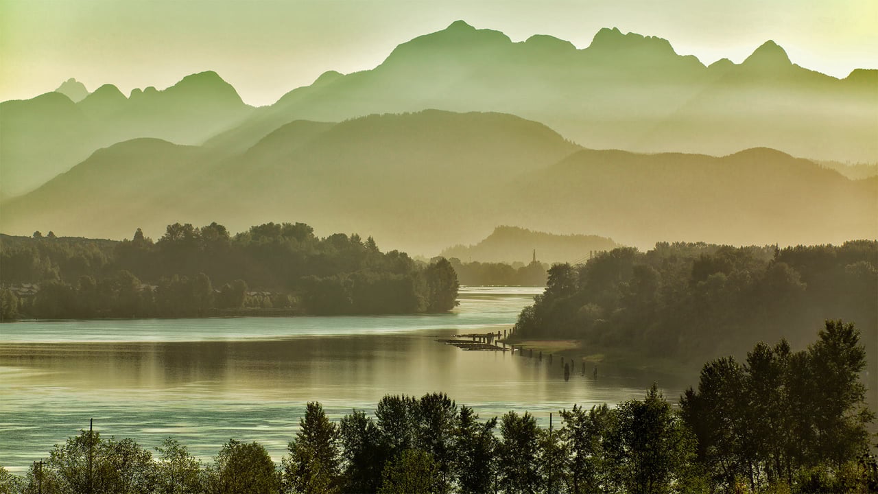 The Fraser River, east of Vancouver, British Columbia, Canada, with the Golden Ears mountains (© LeonU/Getty Images)