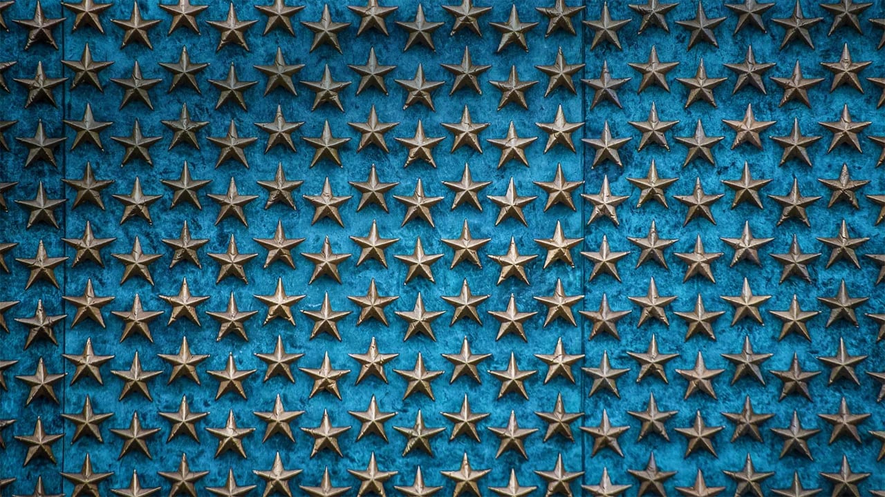 The Freedom Wall at the World War II Memorial in Washington, DC (© John Roush II/Getty Images)