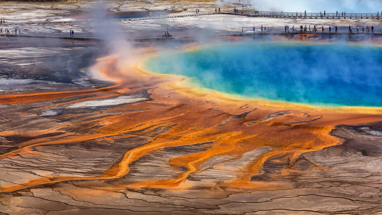 ｢グランド・プリズマティック・スプリング｣米国, ワイオミング州 (© Darrenp/Shutterstock)