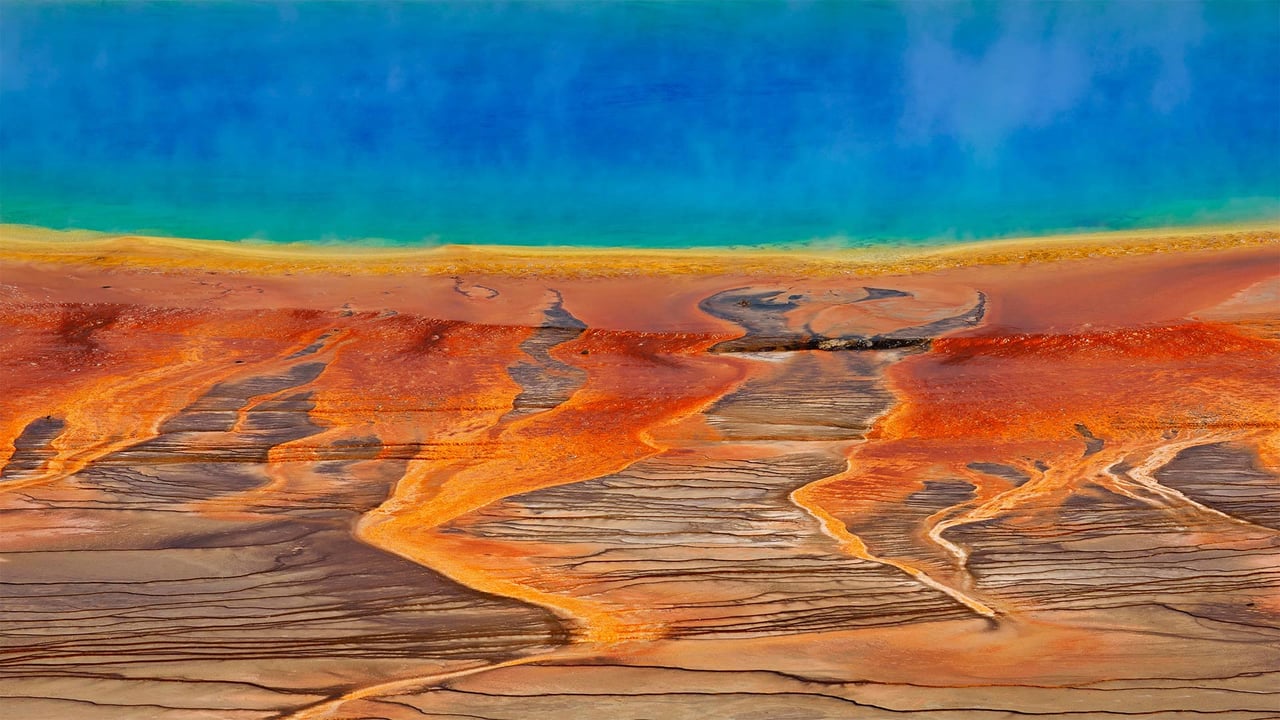 The Grand Prismatic Spring in Yellowstone National Park, Wyoming (© Martin Rügner/DEEPOL by plainpicture)