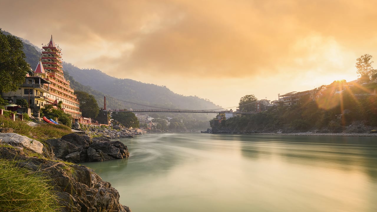 Ganga river, Lakshman Jhula, and Tera Manzil Temple in Rishikesh, India (© Travelwild/Shutterstock)