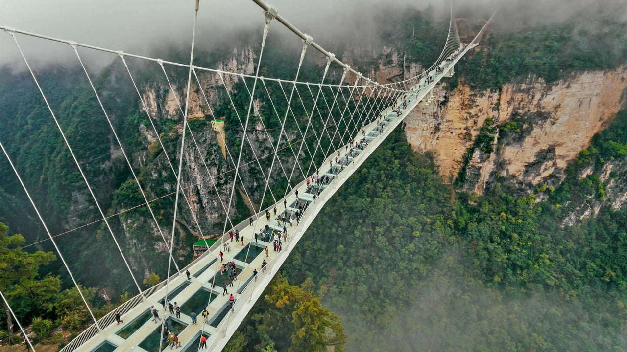Glass bridge of Zhangjiajie, Hunan, China (© MediaProduction/Getty Images)