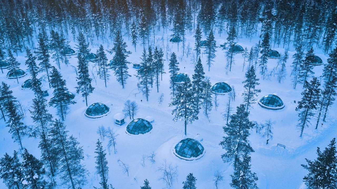 Glass igloos at the Kakslauttanen Arctic Resort in Saariselkä, Finland (© Lingxiao Xie/Getty Images)