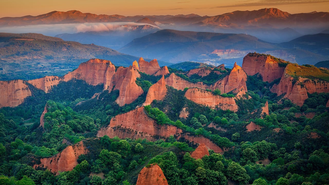 Ancient Roman gold mining site of Las Médulas, León province, Spain (© David Santiago Garcia/Getty Images)